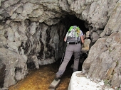 16 Passaggio nella grotta